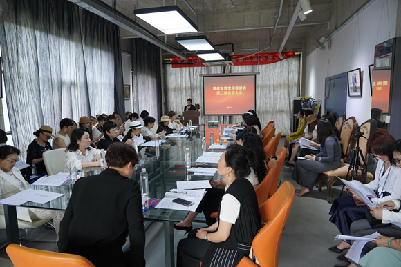 重慶女性文化促進會第二屆會員大會舉行 著名服裝設計師梁明玉連任會長